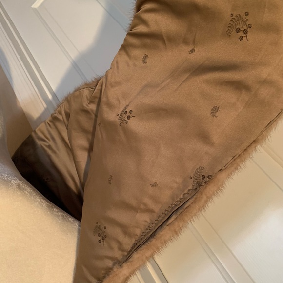 Stunning Mink Wrap - Picture 7 of 11